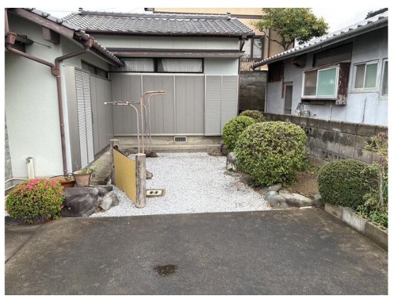百合ケ丘一丁目戸建 現地写真（庭）