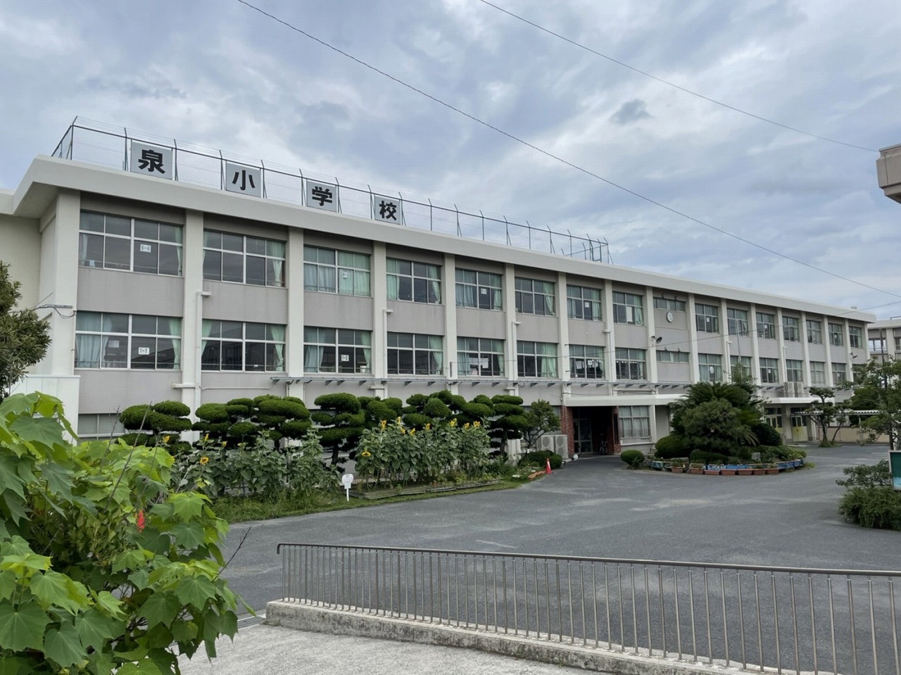 西泉七丁目戸建 小学校