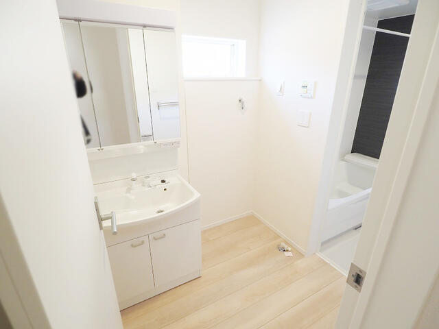 沼緑町一丁目新築戸建 内観写真（洗面台・洗面所）