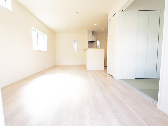 沼緑町一丁目新築戸建 内観写真（リビング）