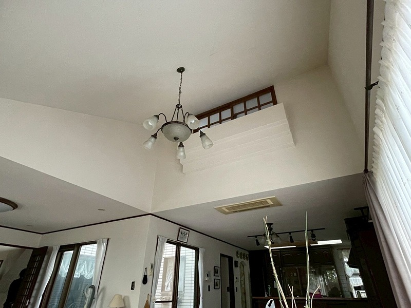 青葉台南二丁目14番戸建 内観写真（リビング）