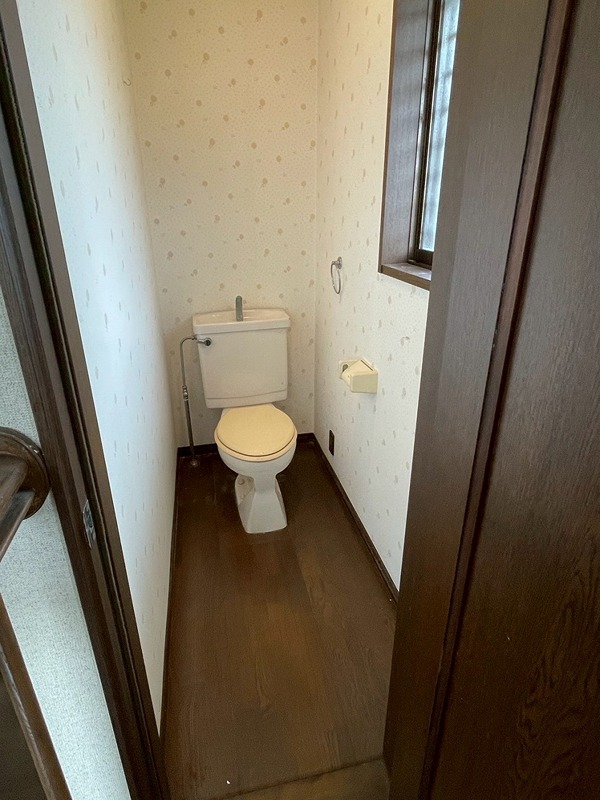 青葉台南二丁目14番戸建 内観写真（トイレ）