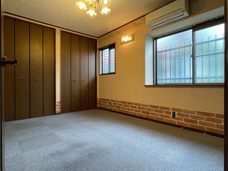 青葉台南二丁目14番戸建 内観写真（リビング以外の居室）