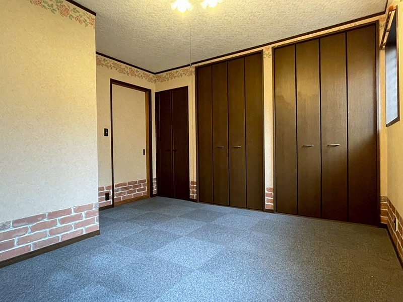 青葉台南二丁目14番戸建 内観写真（リビング以外の居室）