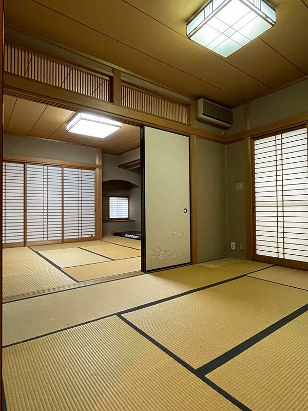 青葉台南二丁目14番戸建 内観写真（リビング以外の居室）