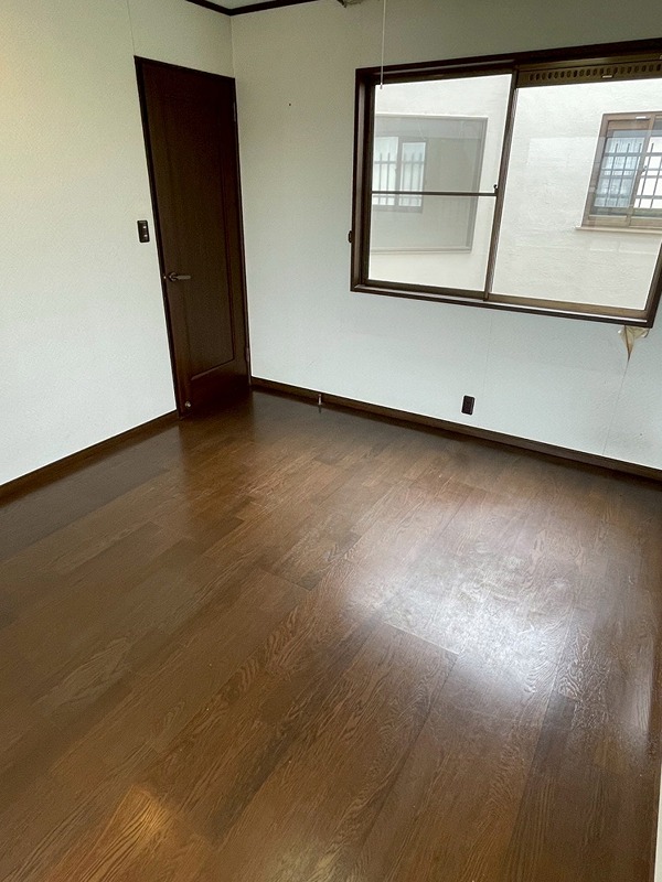 青葉台南二丁目14番戸建 内観写真（リビング以外の居室）
