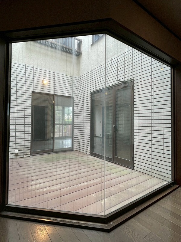 青葉台南二丁目14番戸建 現地写真（庭）