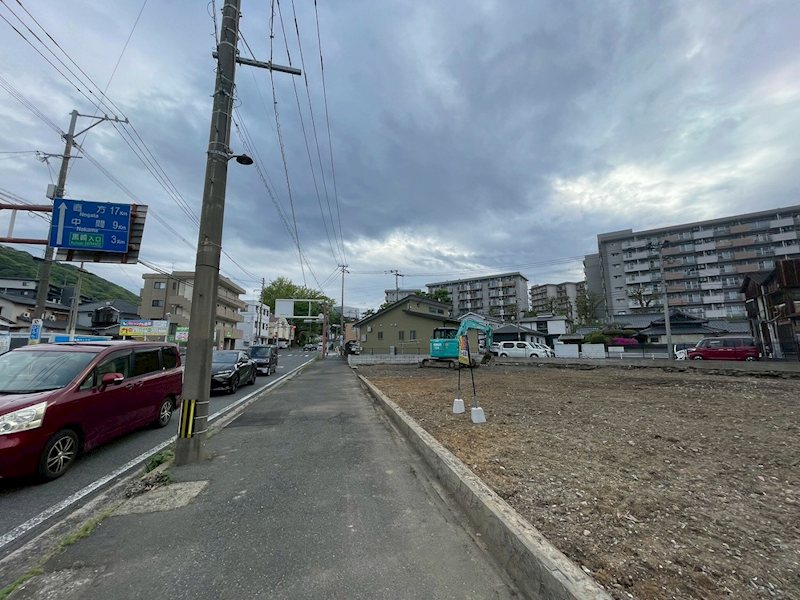 紅梅三丁目1番土地 現地写真（前面道路含む現地写真）