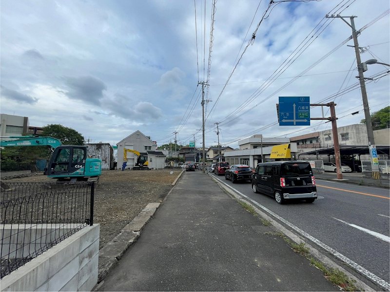 紅梅三丁目1番土地 現地写真（前面道路含む現地写真）