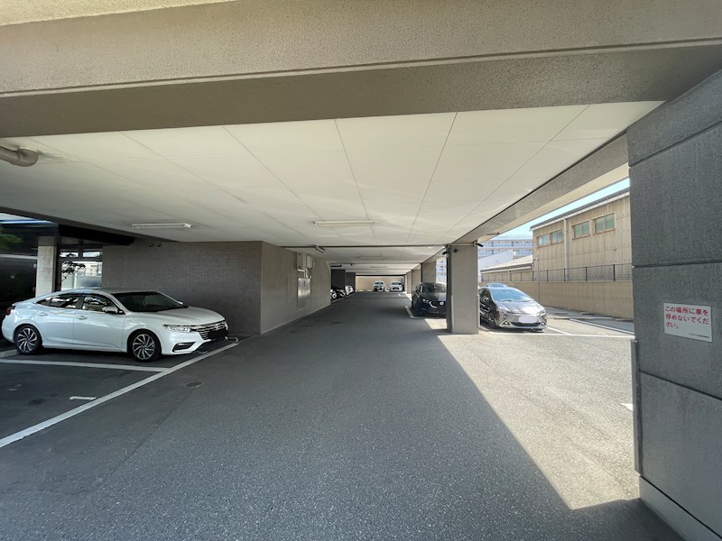 エイルヴィラ大橋南 共用部写真（駐車場）