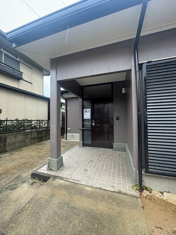 旭台五丁目戸建 現地写真（玄関）