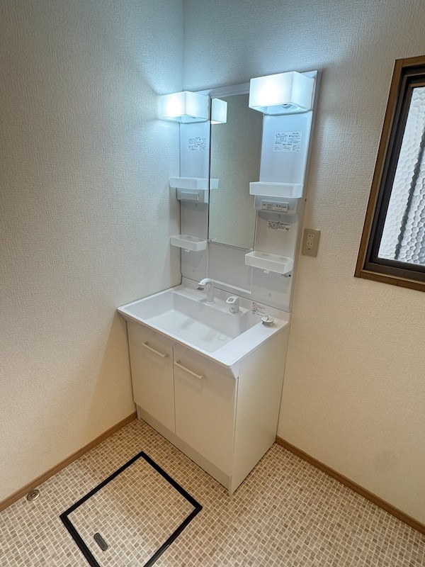 旭台五丁目戸建 内観写真（洗面台・洗面所）