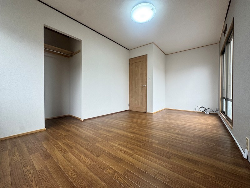 旭台五丁目戸建 内観写真（リビング以外の居室）