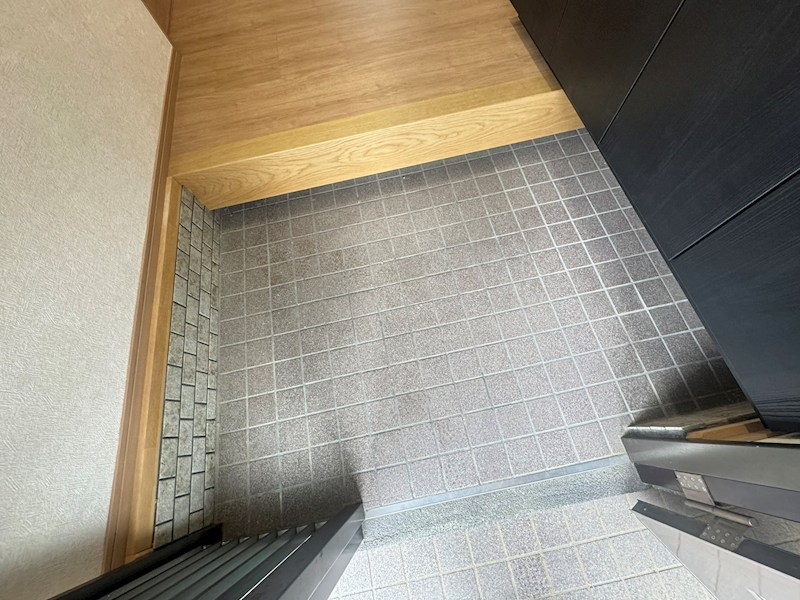 旭台五丁目戸建 現地写真（玄関）