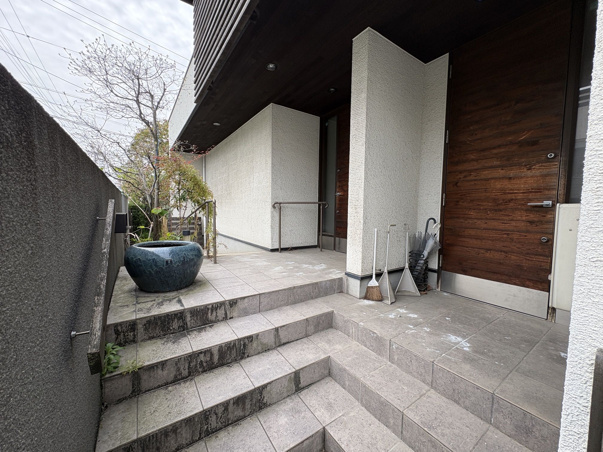 長住七丁目戸建 現地写真（玄関）