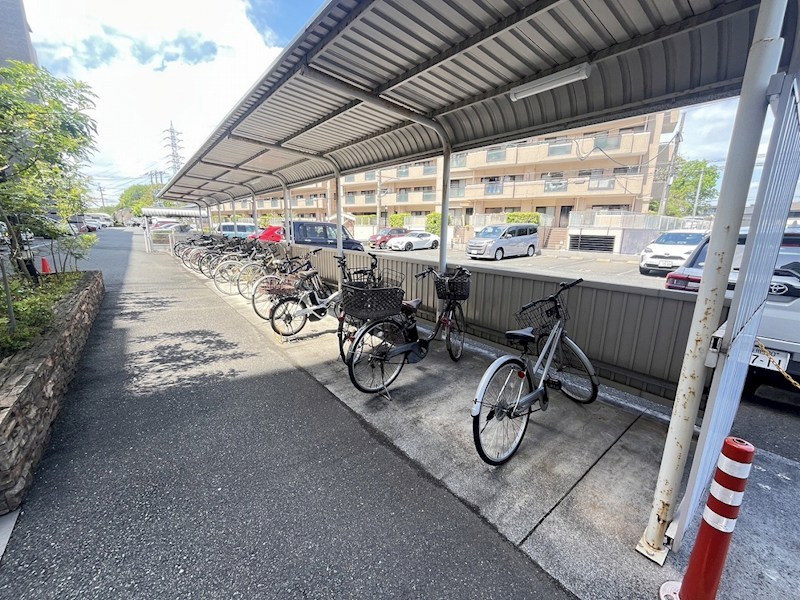 グランドパレス小倉白萩ヒルズ 共用部写真（駐車場）