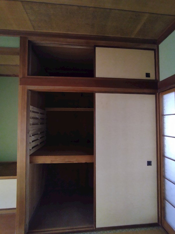赤坂二丁目4番戸建 内観写真（収納）