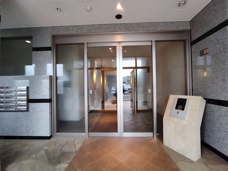 アーティックス柳原町 共用部写真（エントランス）