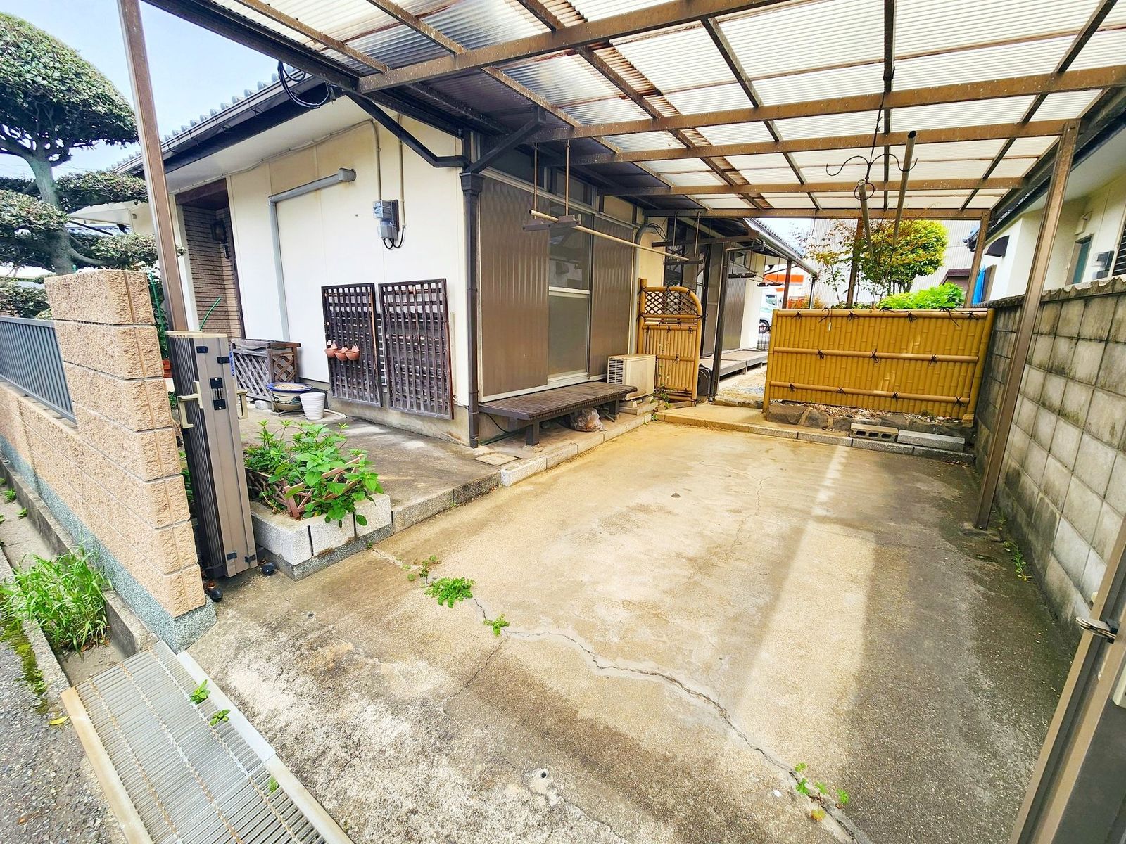 吉志一丁目戸建 現地写真（駐車場）