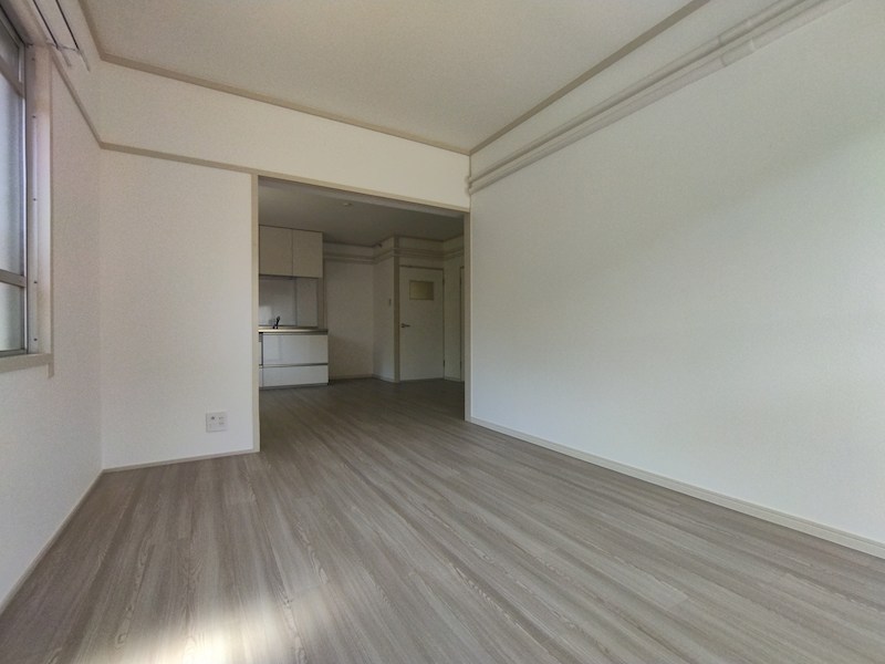 エメラルドマンション茶売B棟  内観写真（リビング）
