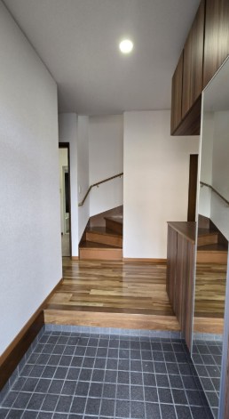 海老津駅南一丁目戸建 現地写真（玄関）