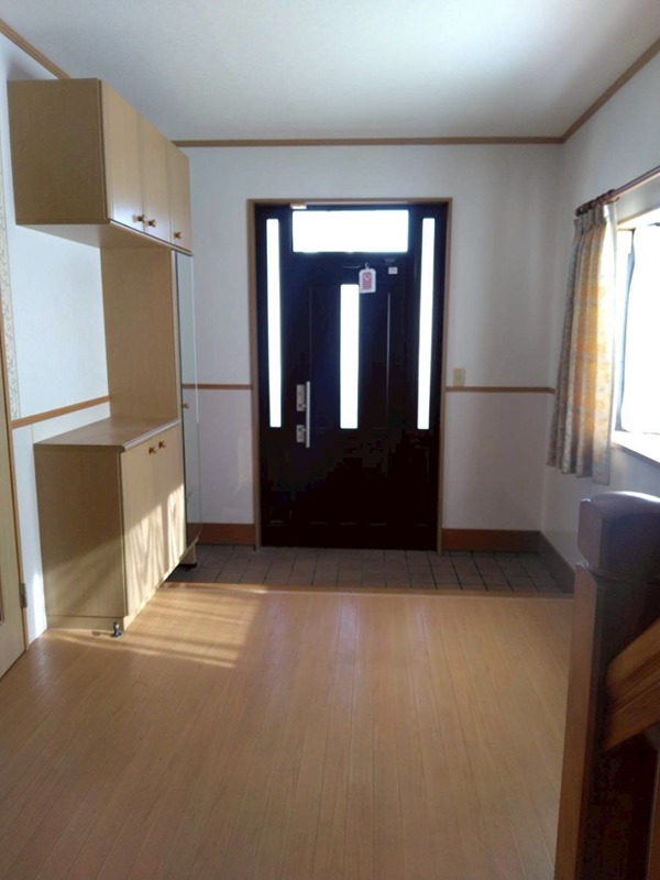 東中間一丁目戸建 現地写真（玄関）