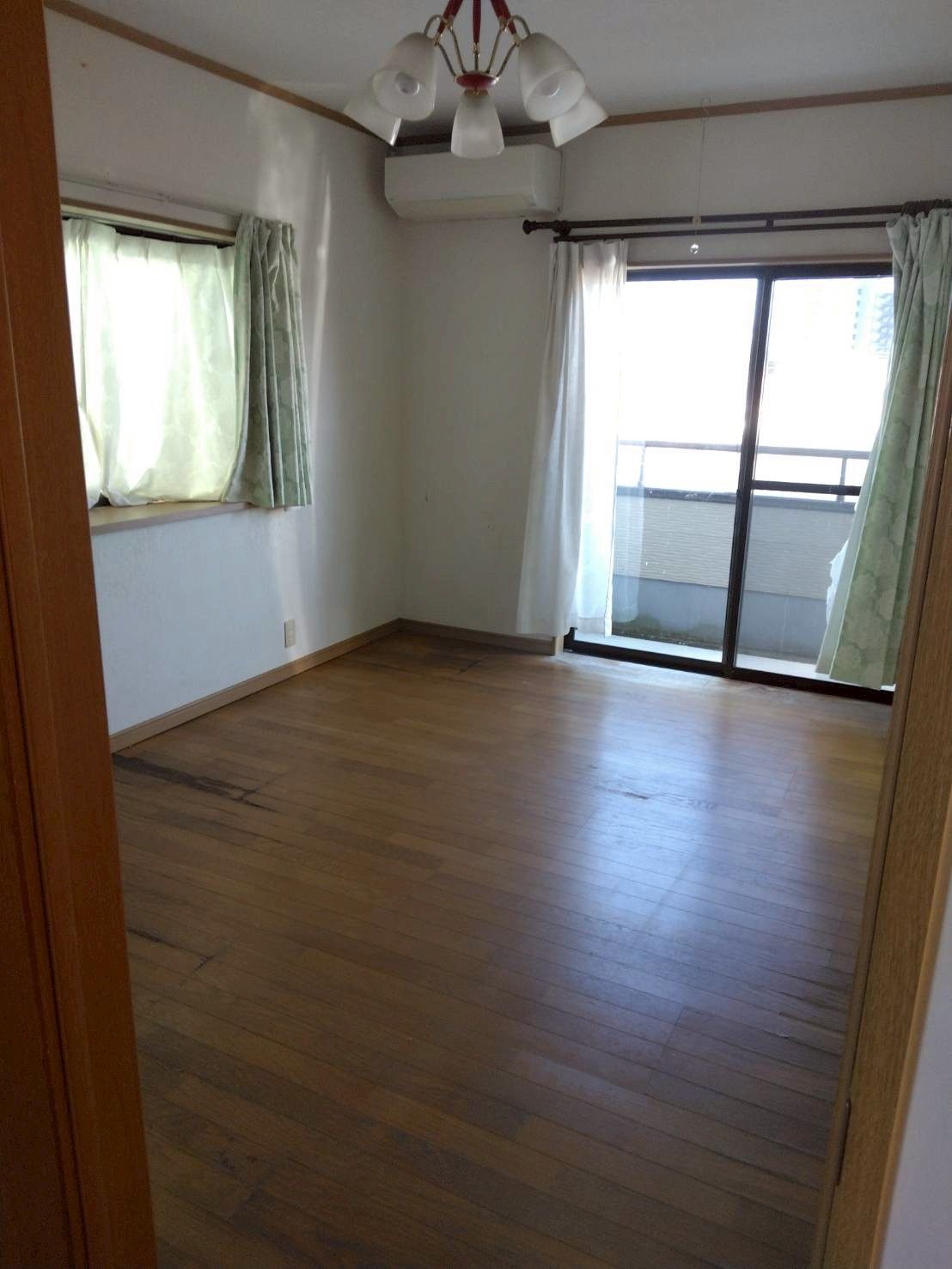 東中間一丁目戸建 内観写真（リビング以外の居室）