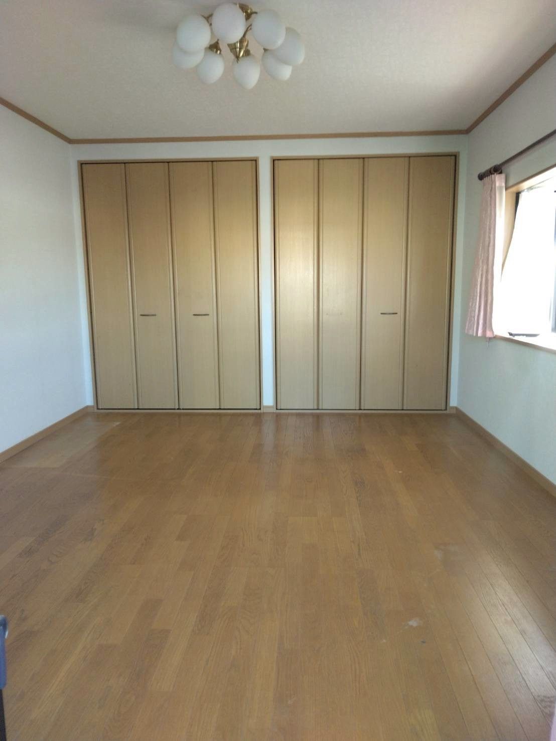 東中間一丁目戸建 内観写真（リビング以外の居室）