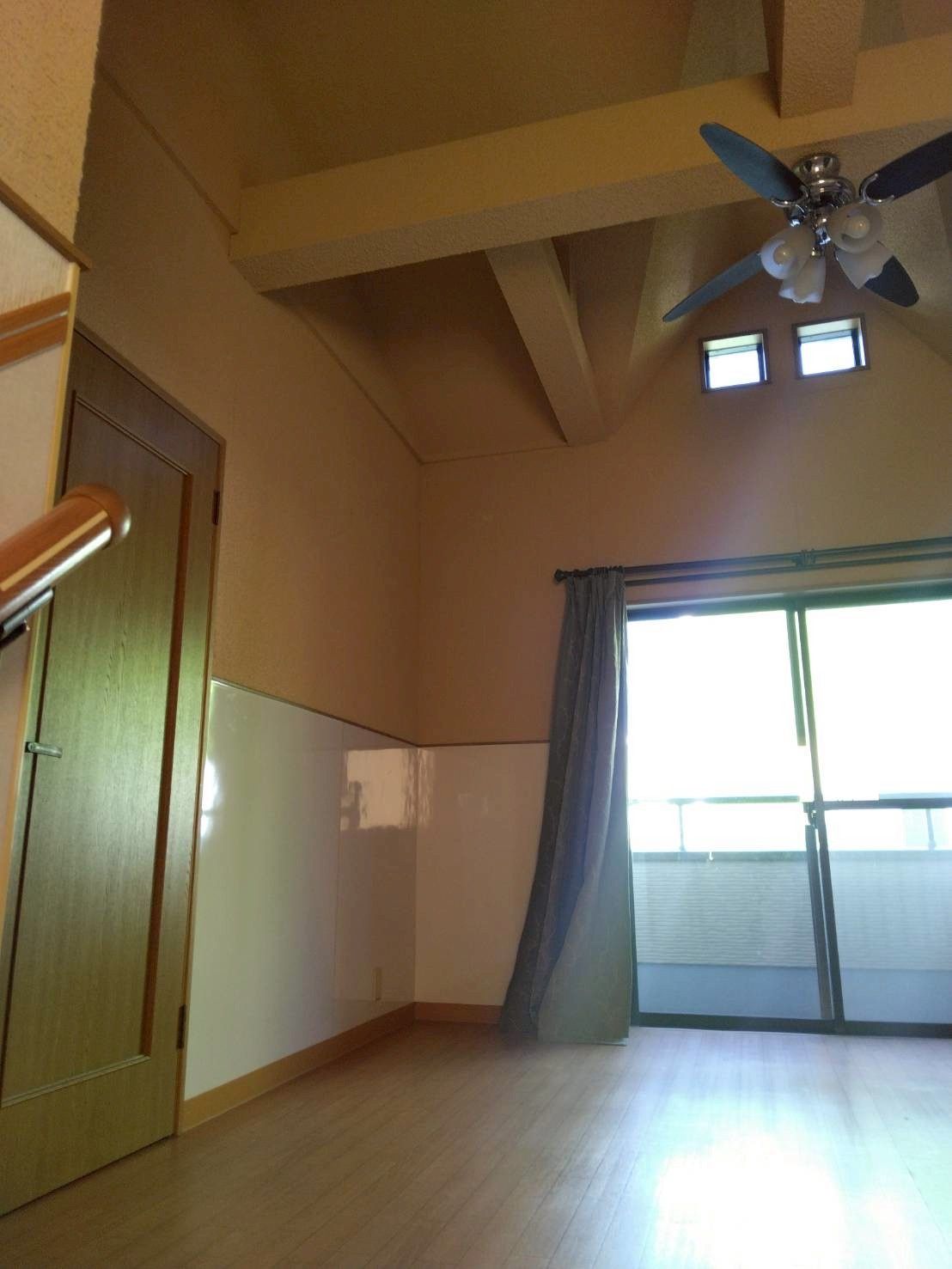 東中間一丁目戸建 内観写真（リビング以外の居室）