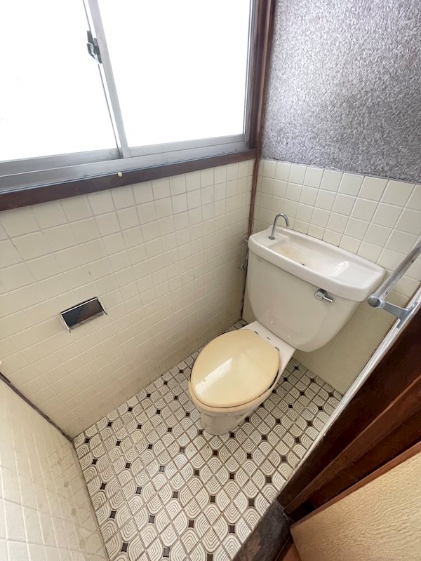 羽山二丁目9番戸建 内観写真（トイレ）