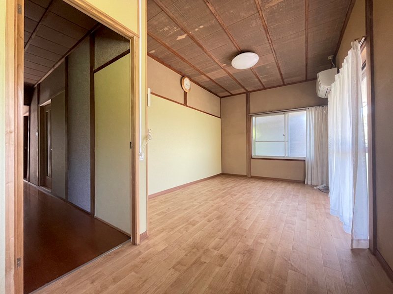 羽山二丁目9番戸建 内観写真（リビング以外の居室）