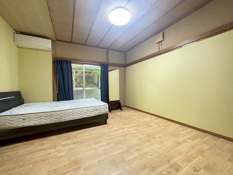 羽山二丁目9番戸建 内観写真（リビング以外の居室）