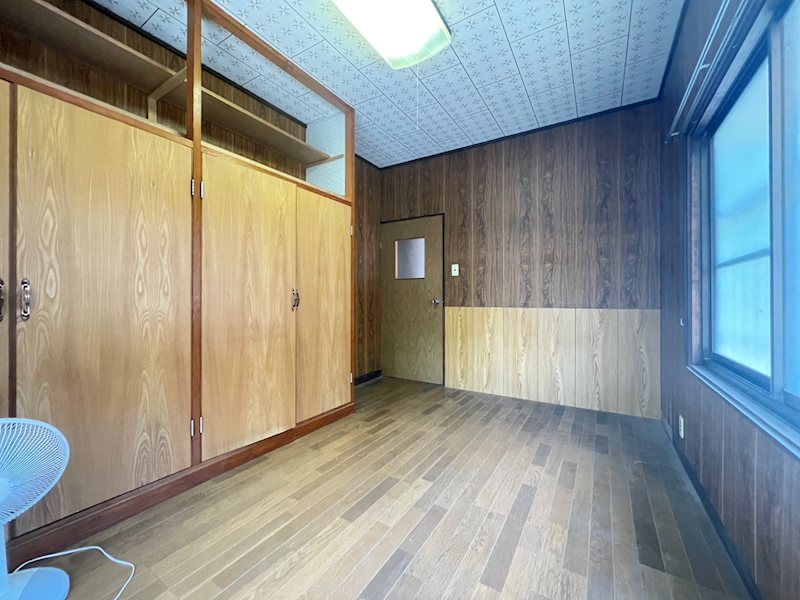 羽山二丁目9番戸建 内観写真（リビング以外の居室）