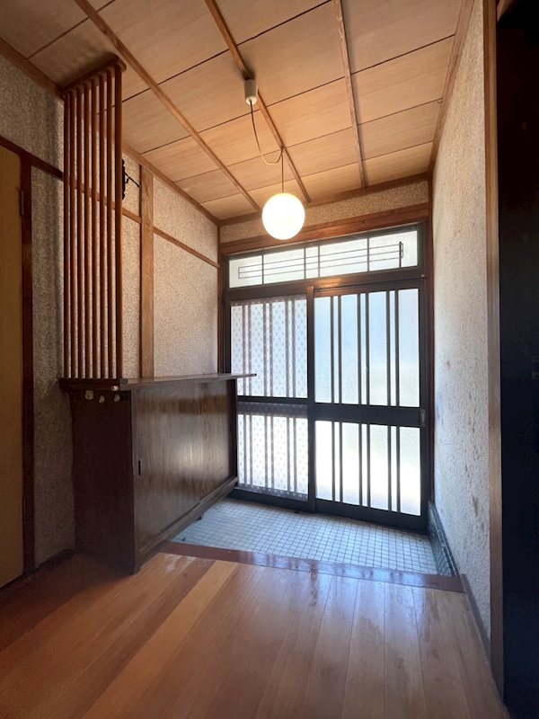 羽山二丁目9番戸建 現地写真（玄関）