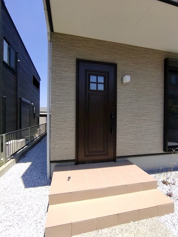 高須東一丁目戸建 現地写真（玄関）