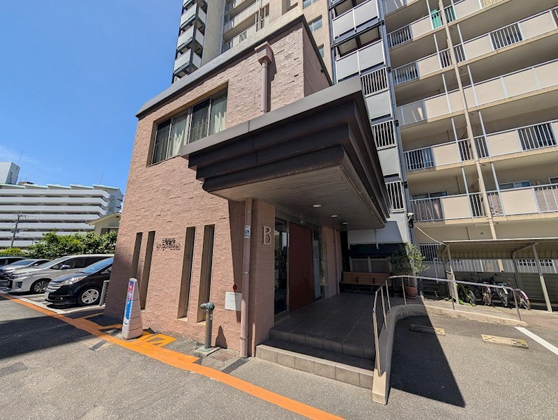 日商岩井リバーサイドマンションB棟 共用部写真（エントランス）