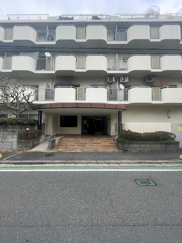 ファミール輝国 共用部写真（エントランス）