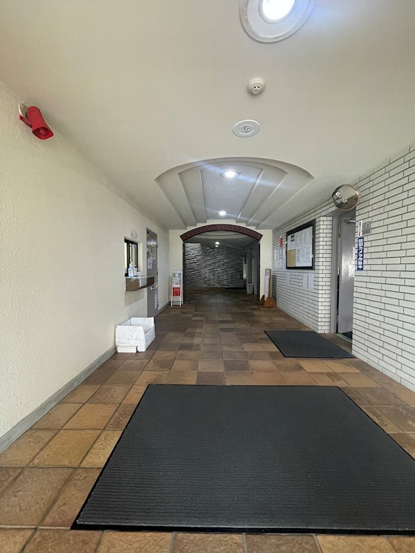 ファミール輝国 共用部写真（エントランス）