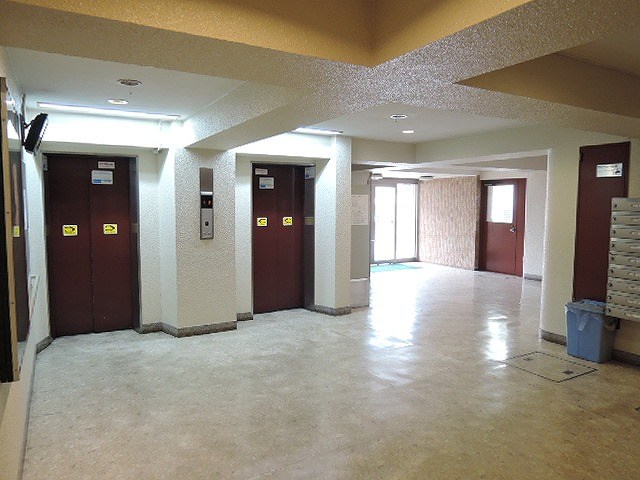 カーサ三萩野 共用部写真（ロビー）