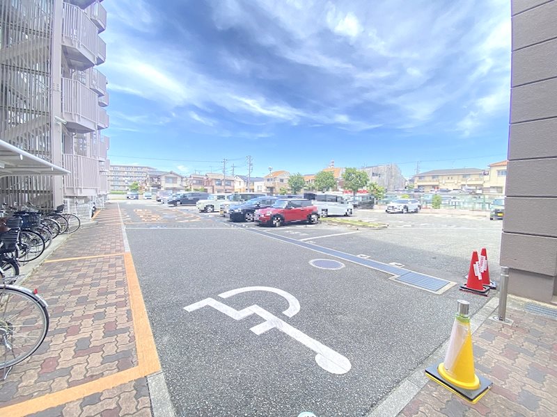 ジークレフ加古川東 共用部写真（駐車場）