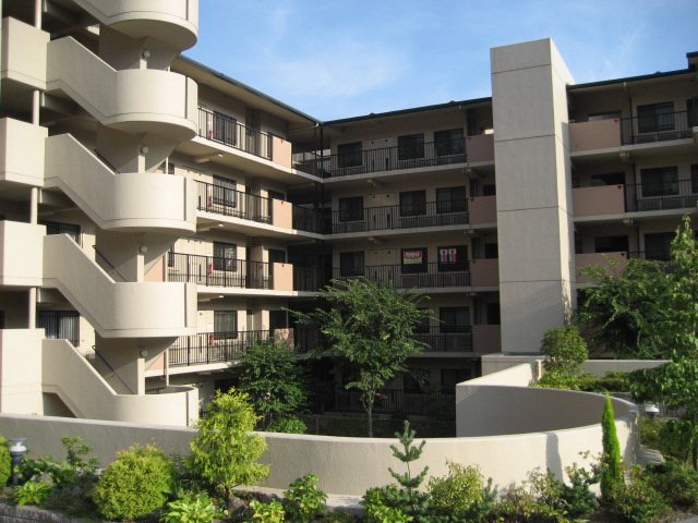 サンシティ桂坂ロイヤル参番館 外観写真