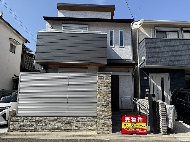 【令和５年３月建築の築浅注文建築です！】 外観写真