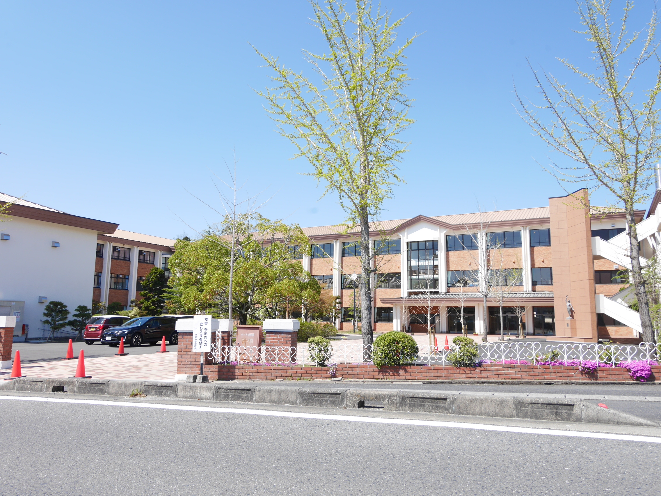 甲賀市甲賀町神　日本家屋 中学校