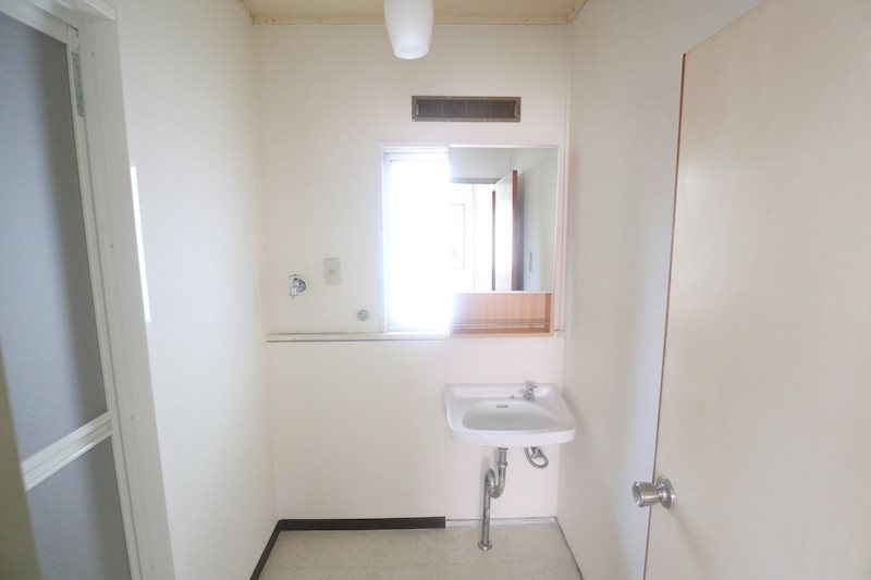 東近江市宮川町　リフォーム済中古戸建 内観写真（洗面台・洗面所）