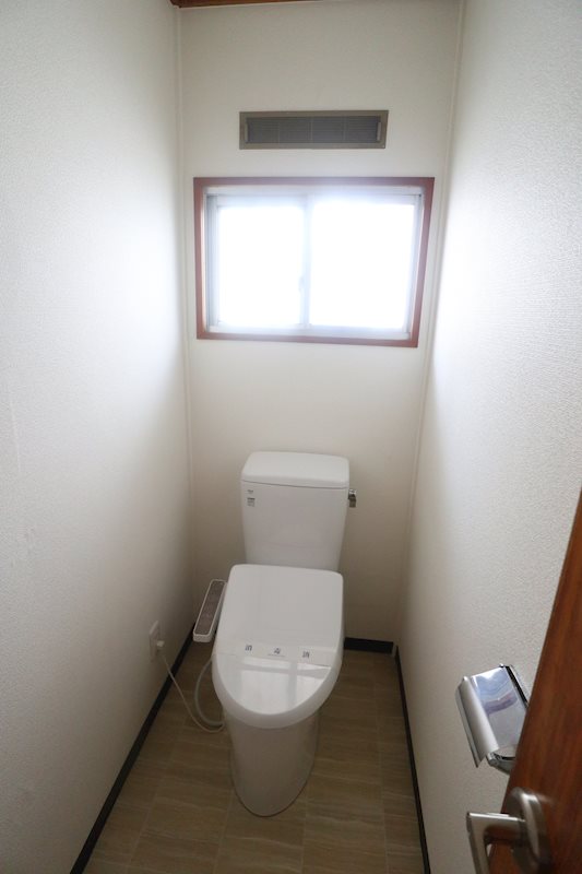東近江市宮川町　リフォーム済中古戸建 内観写真（トイレ）