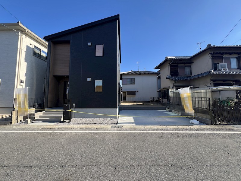 栗東市小平井　アイランドキッチンの新築一戸建て 現地写真（前面道路含む現地写真）