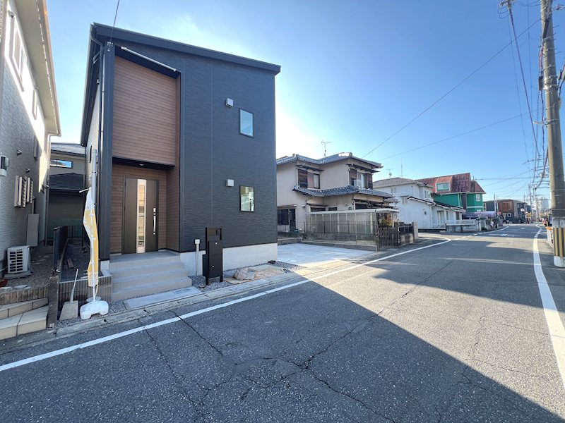 栗東市小平井　アイランドキッチンの新築一戸建て 現地写真（前面道路含む現地写真）