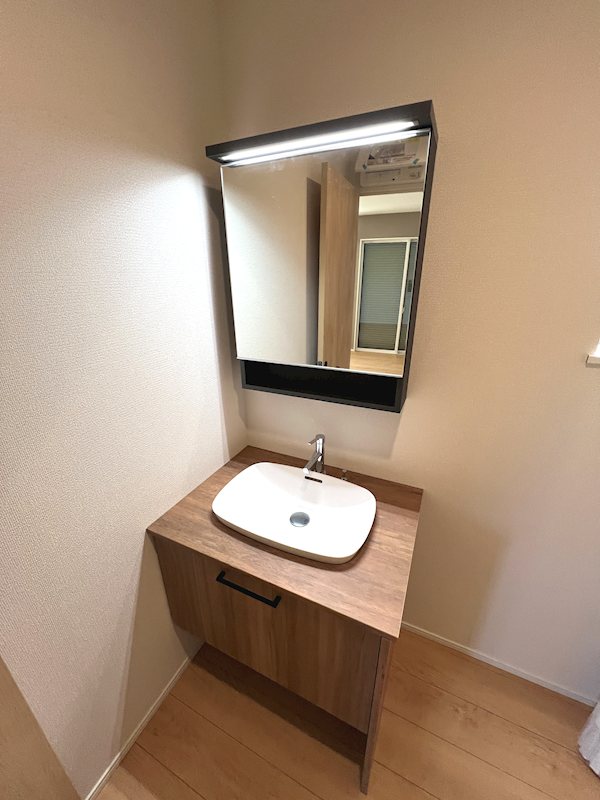 栗東市小平井　アイランドキッチンの新築一戸建て 内観写真（洗面台・洗面所）