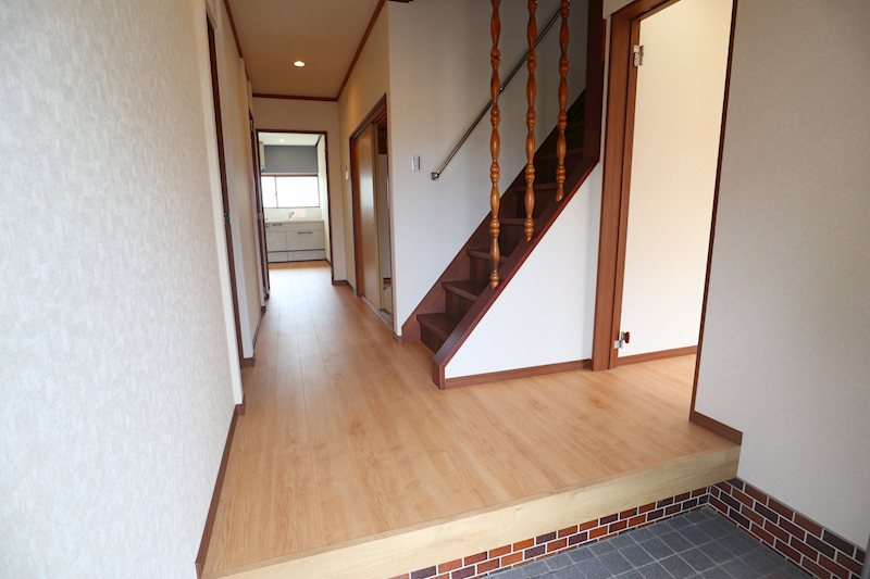 甲南町耕心3丁目リフォーム物件 現地写真（玄関）