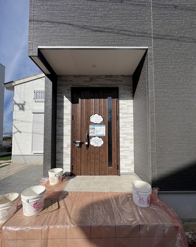 木川町 築後未入居戸建 【5号地】 現地写真（玄関）